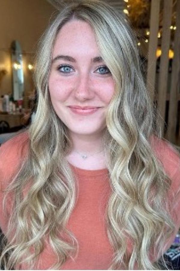 Justina Harsche headshot