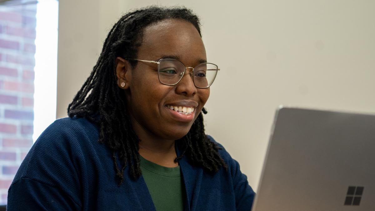FSU student on a computer
