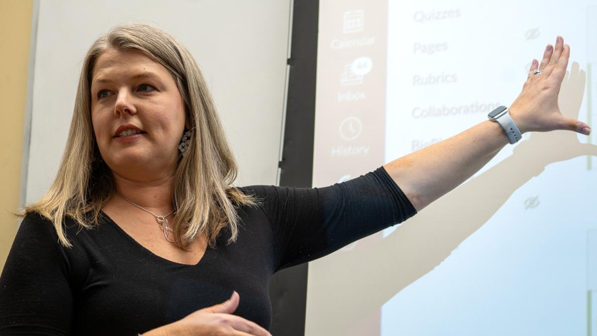 Lyndsay Jenkins teaching psychology class