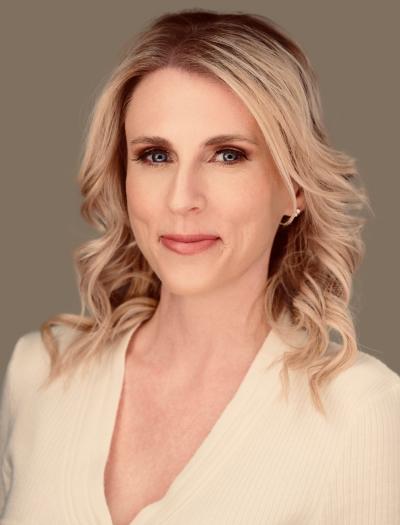 Carolyn Greiner headshot